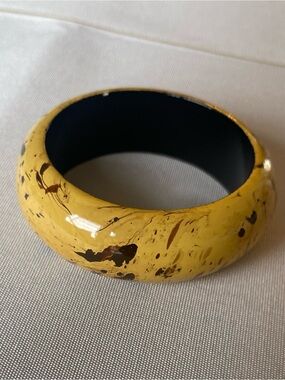 Yellow Marbled Resin Bangle Bracelet - Women's Accessory
